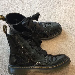 Sz10 Dr. Martens boots, brand new